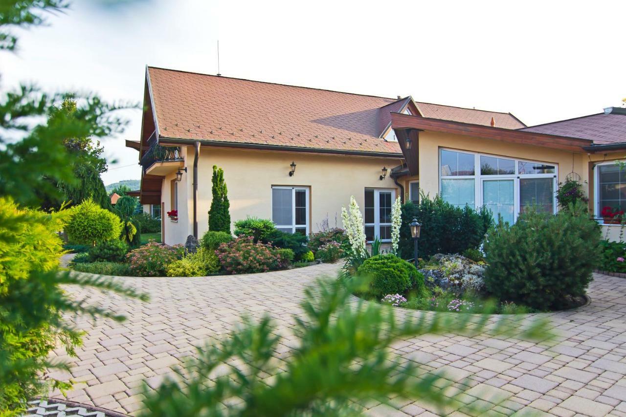 Vila Valča Exterior foto